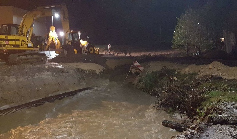 Foto: Policija zaustavlja KZŽ