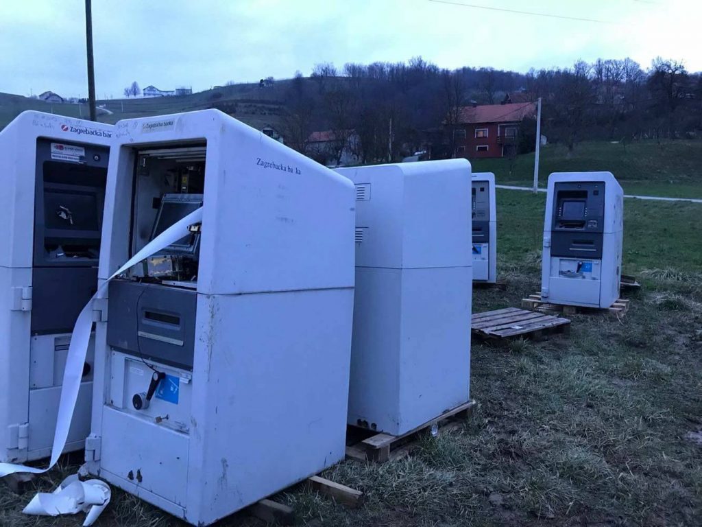 FOTO: Policija zaustavlja KZŽ